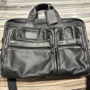 Tumi Black All Leather Men's briefcase laptop Bag Alpha, retail $895